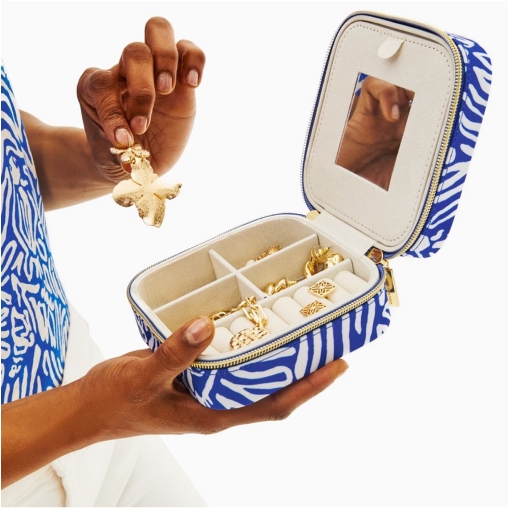 NWT Lilly Pulitzer Jewelry Case Martinique Blue Zee Bebe